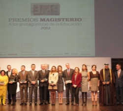 Fotografía de grupo de Su Alteza Real la Princesa de Asturias con los galardonados con los Premios Magisterio a los Protagonistas de la Educación